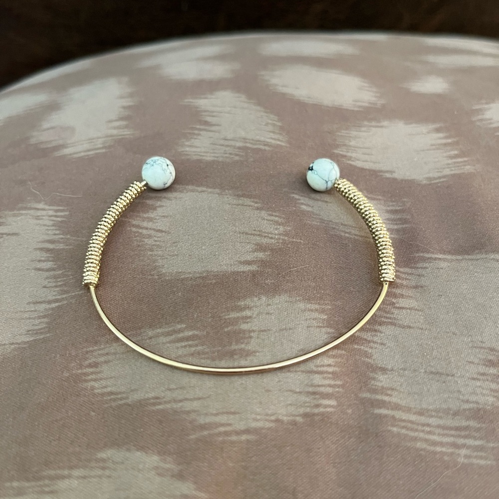 🎉CLEARANCE🎉 Gold bracelet with wire wraps and beads on the ends. NWOT.